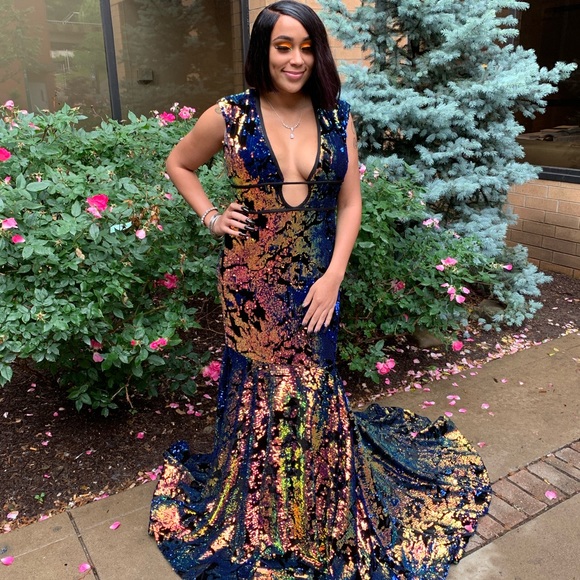 A prom dress - Picture 4 of 4